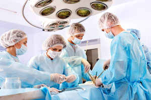 Podávání kyseliny tranexamové a výskyt tromboembolismu při nekardiálních chirurgických operacích